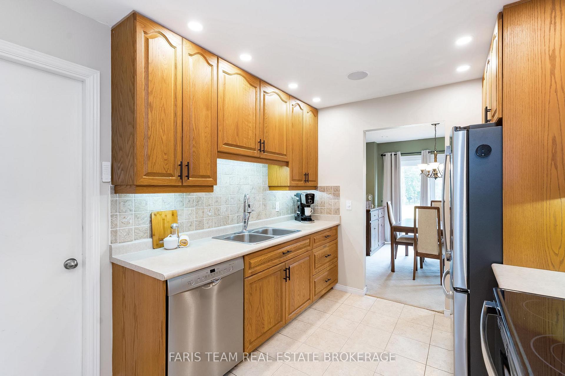 Photo 6 of 2275 Webb Street, Innisfil, Stroud — HOMEH