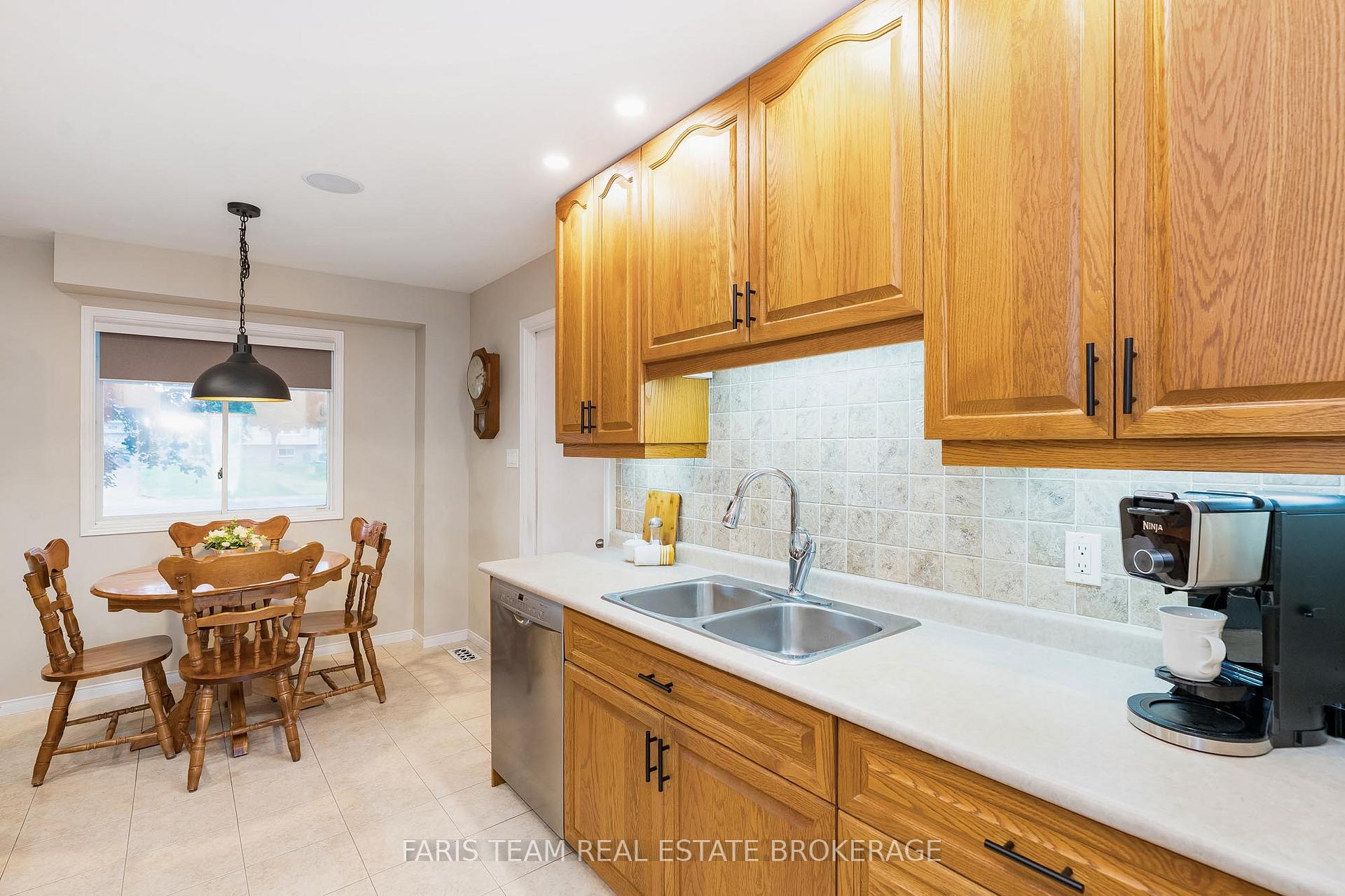 Photo 7 of 2275 Webb Street, Innisfil, Stroud — HOMEH