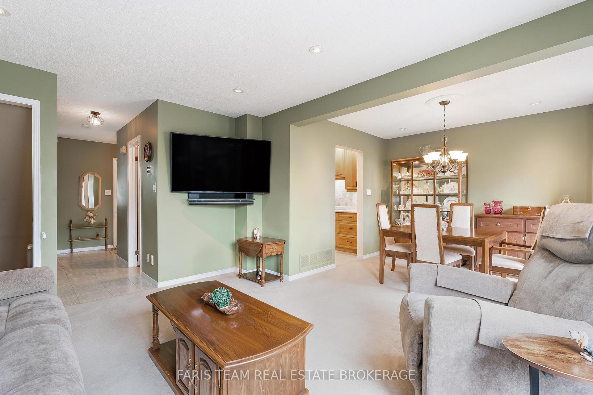 Photo 10 of 2275 Webb Street, Innisfil, Stroud — HOMEH