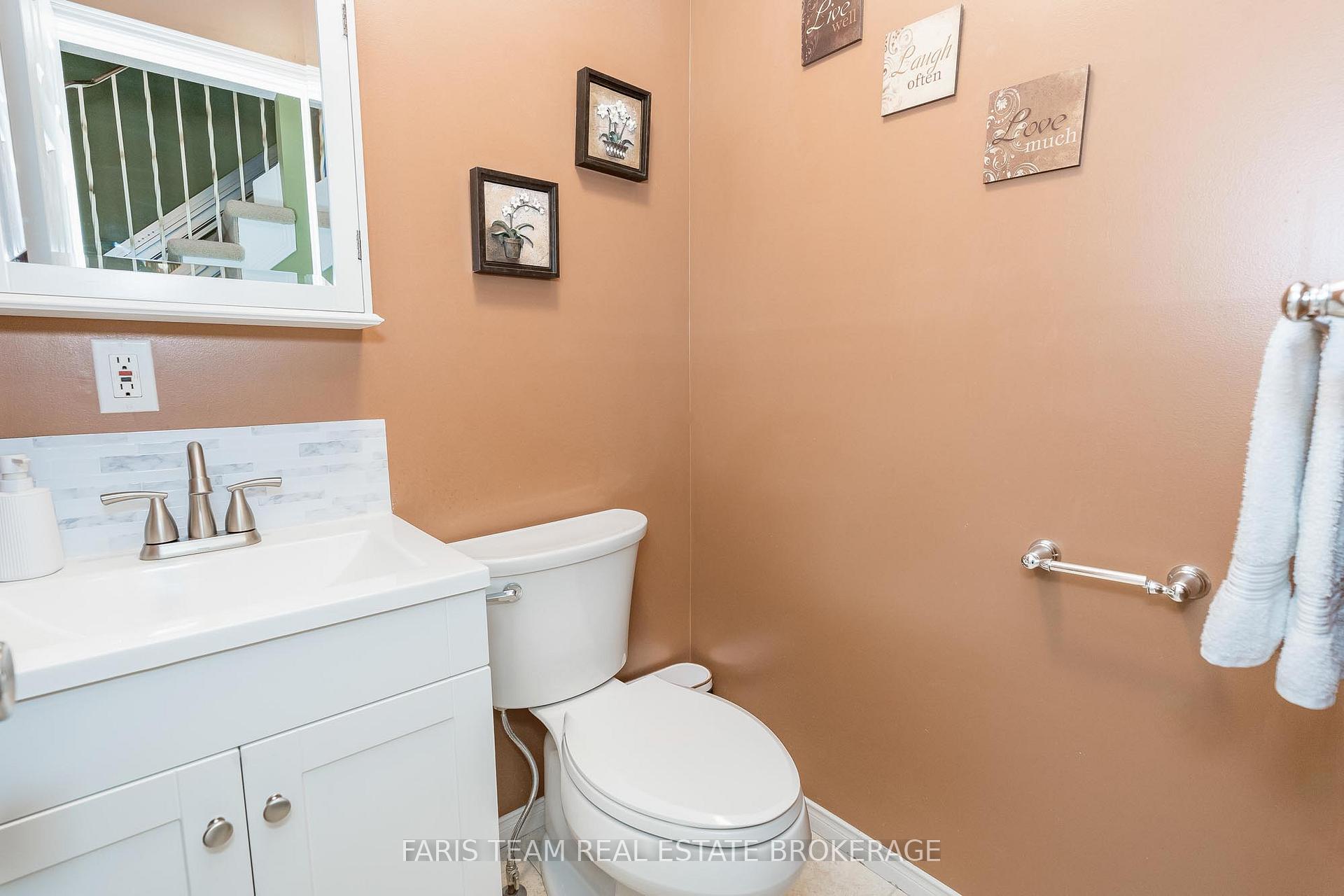 Photo 11 of 2275 Webb Street, Innisfil, Stroud — HOMEH