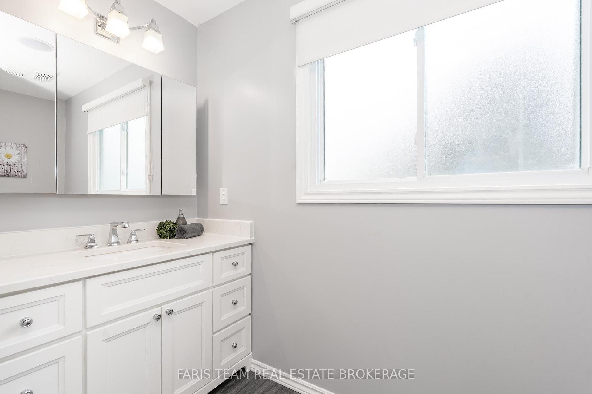 Photo 16 of 2275 Webb Street, Innisfil, Stroud — HOMEH