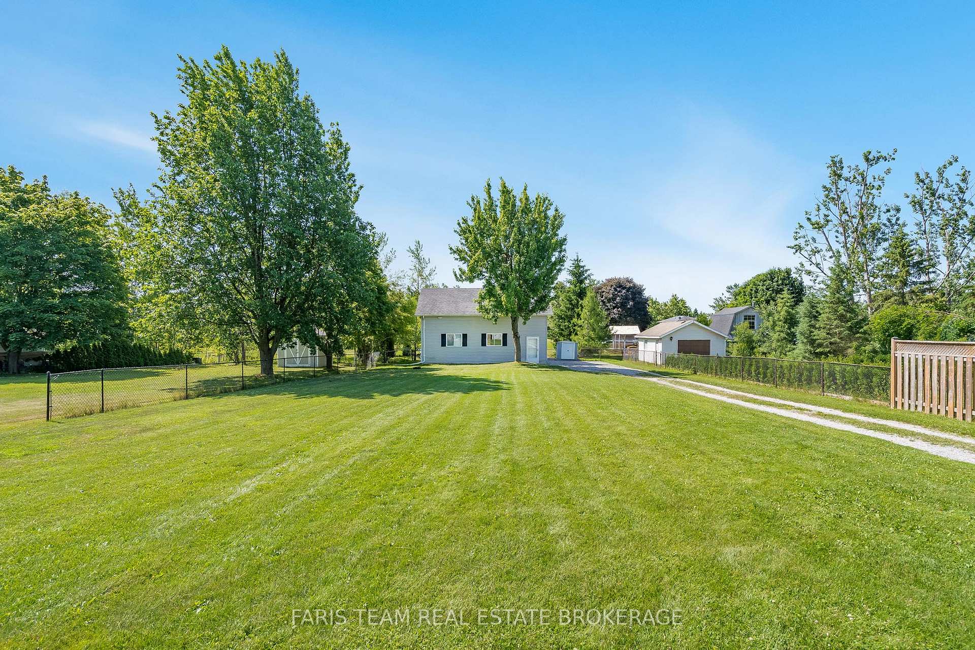 Photo 22 of 2275 Webb Street, Innisfil, Stroud — HOMEH