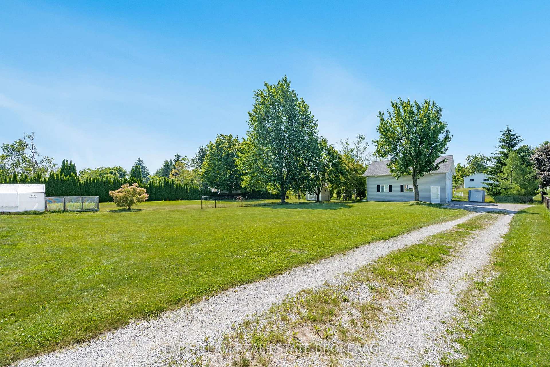 Photo 24 of 2275 Webb Street, Innisfil, Stroud — HOMEH