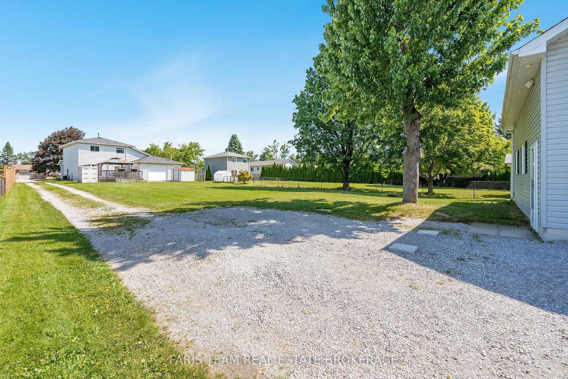 Photo 25 of 2275 Webb Street, Innisfil, Stroud — HOMEH