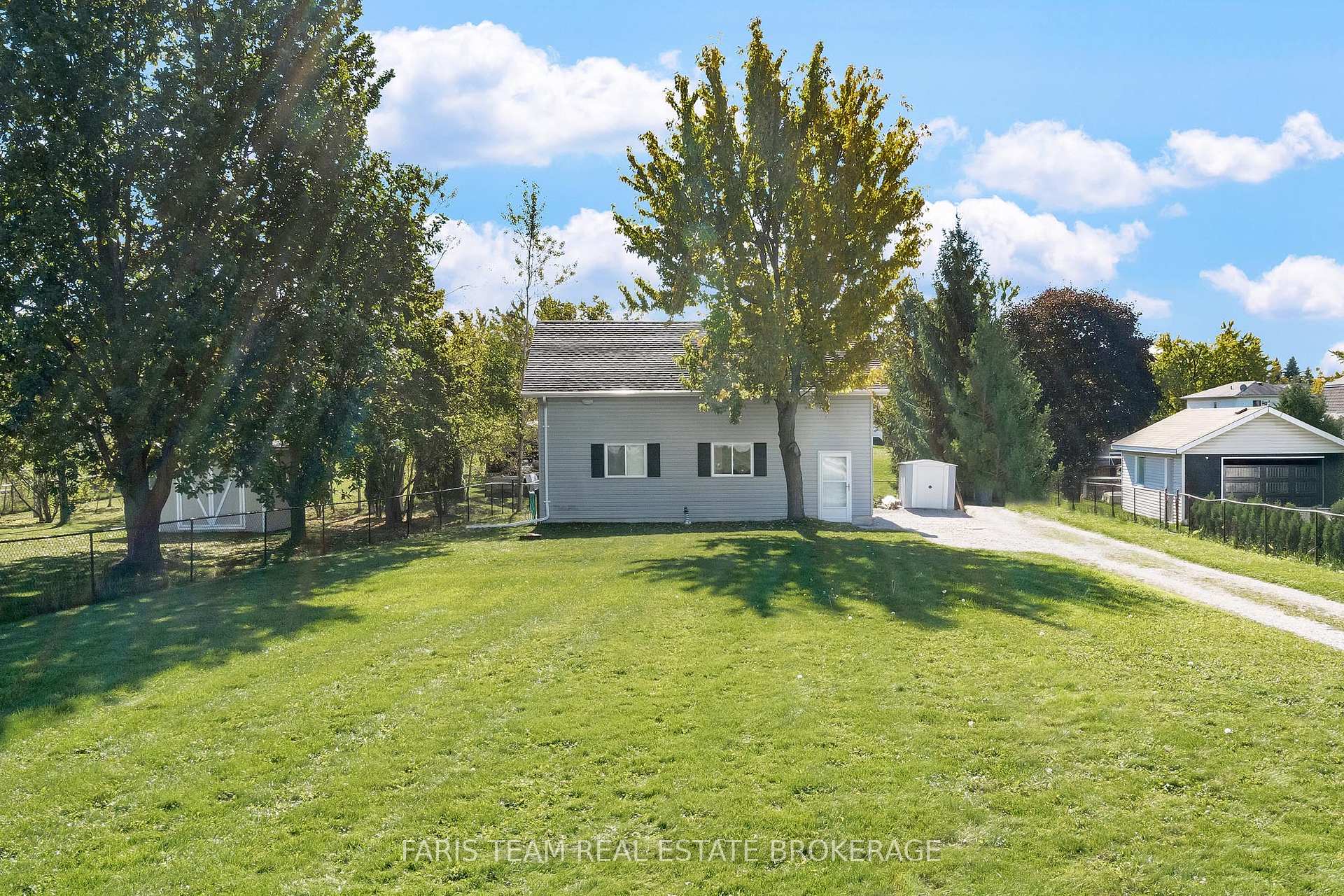 Photo 27 of 2275 Webb Street, Innisfil, Stroud — HOMEH