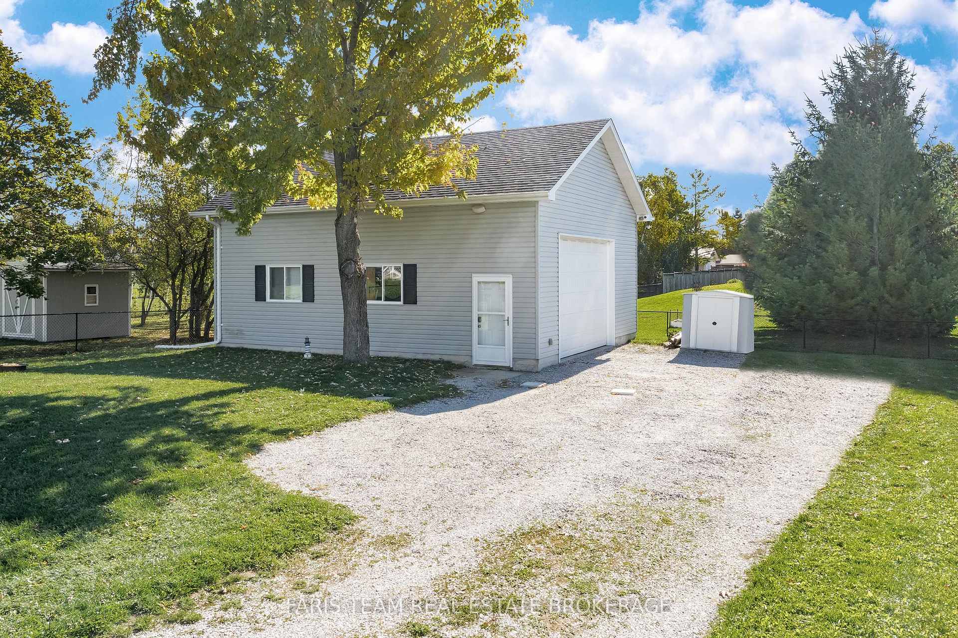 Photo 28 of 2275 Webb Street, Innisfil, Stroud — HOMEH