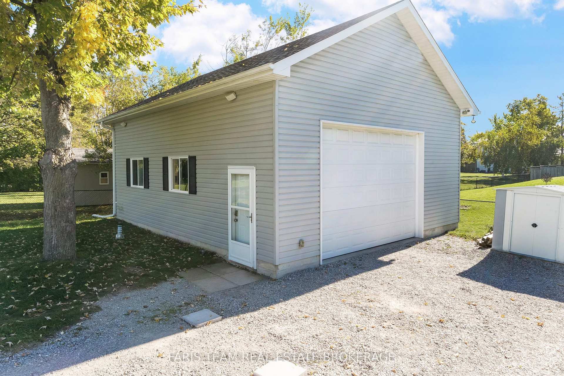 Photo 29 of 2275 Webb Street, Innisfil, Stroud — HOMEH