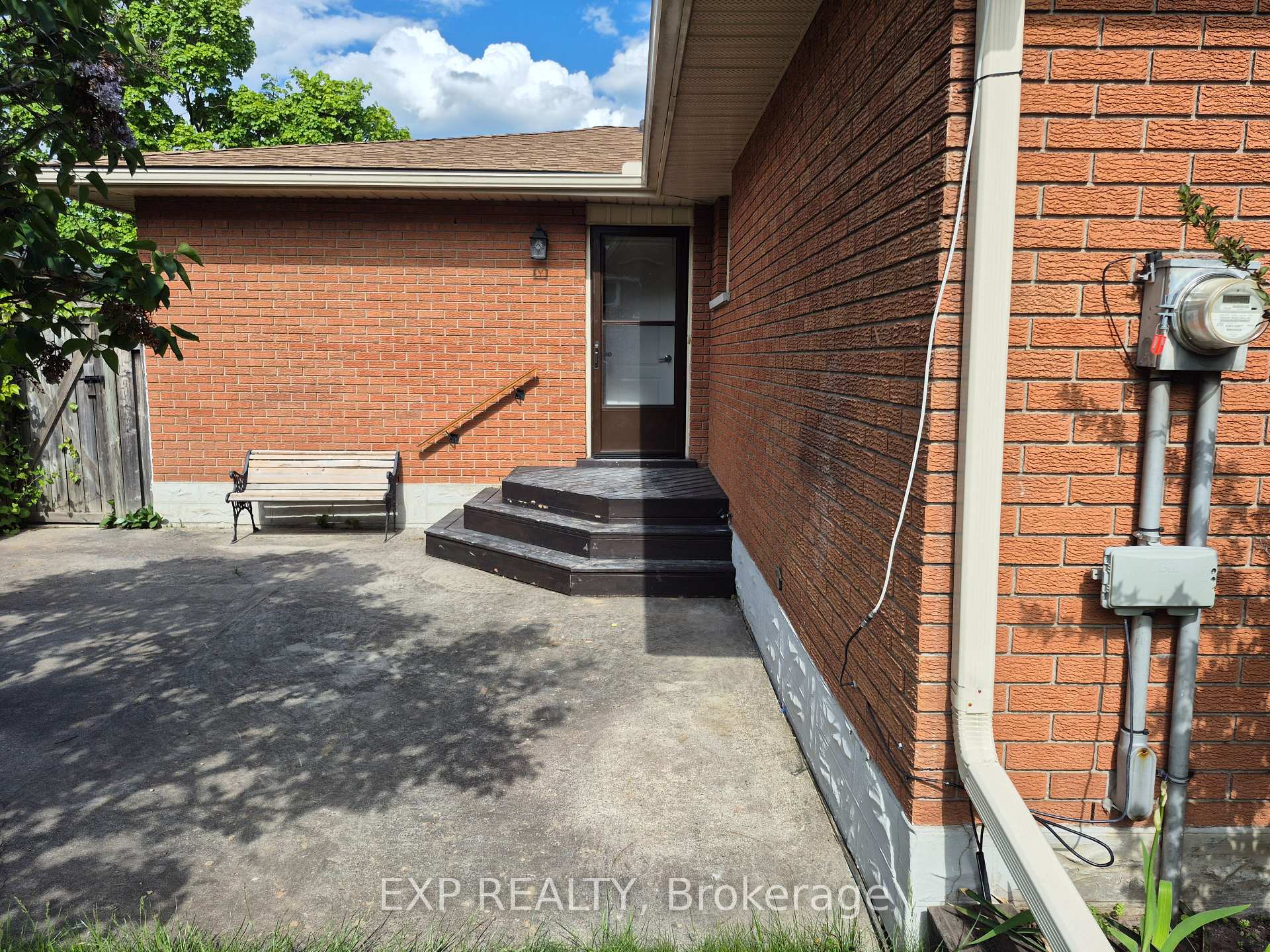 Front of Unit Lower, 37 Montcalm Drive E