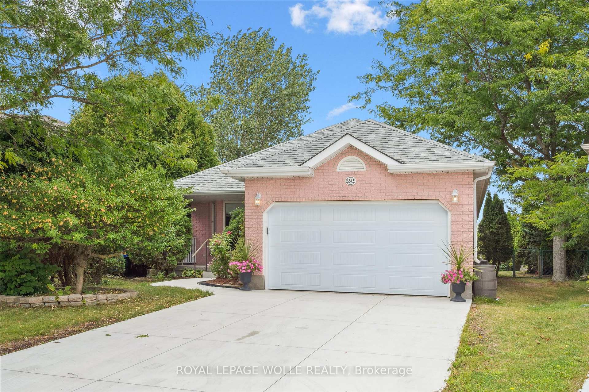 Photo 1 of 22 Windward Place, Kitchener — HOMEH