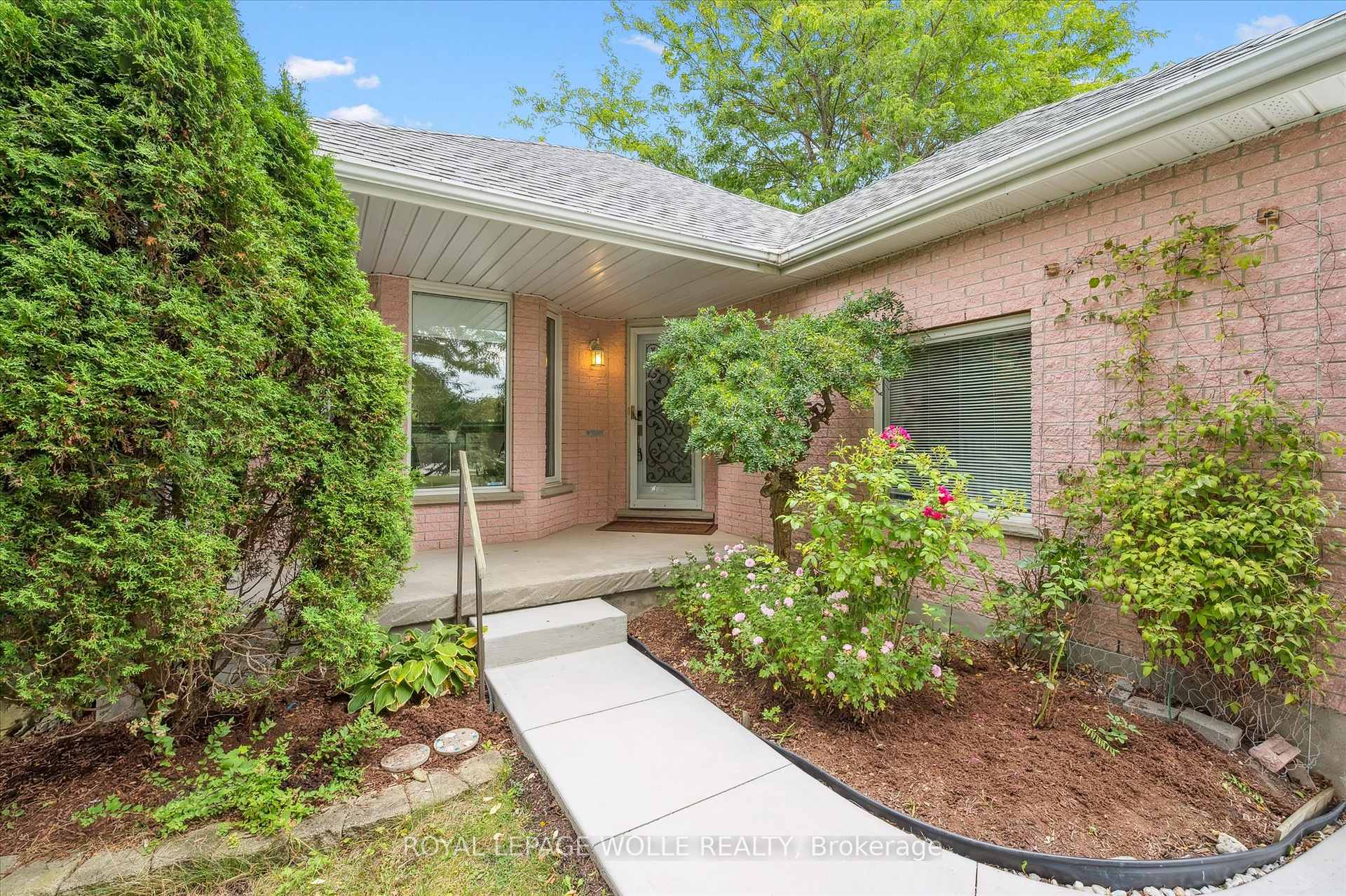 Photo 3 of 22 Windward Place, Kitchener — HOMEH