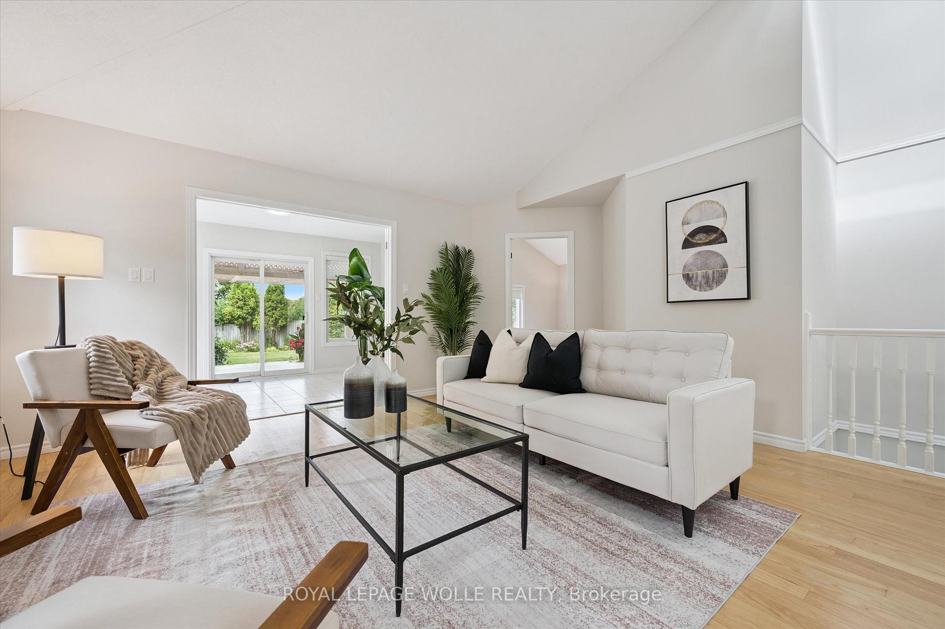 Photo 8 of 22 Windward Place, Kitchener — HOMEH