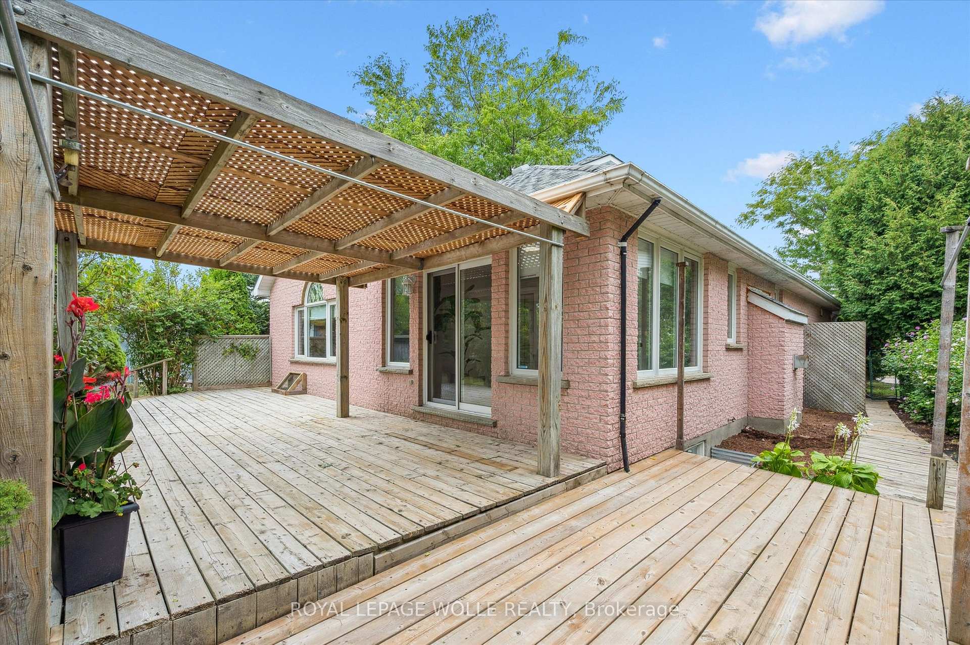 Photo 36 of 22 Windward Place, Kitchener — HOMEH