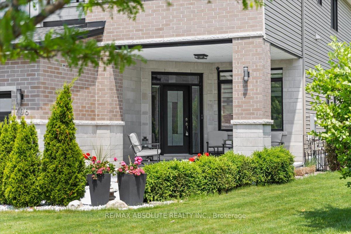 Photo 4 of 706 Bridleglen Crescent, Ottawa, Kanata - Emerald Meadows/Trailwest — HOMEH