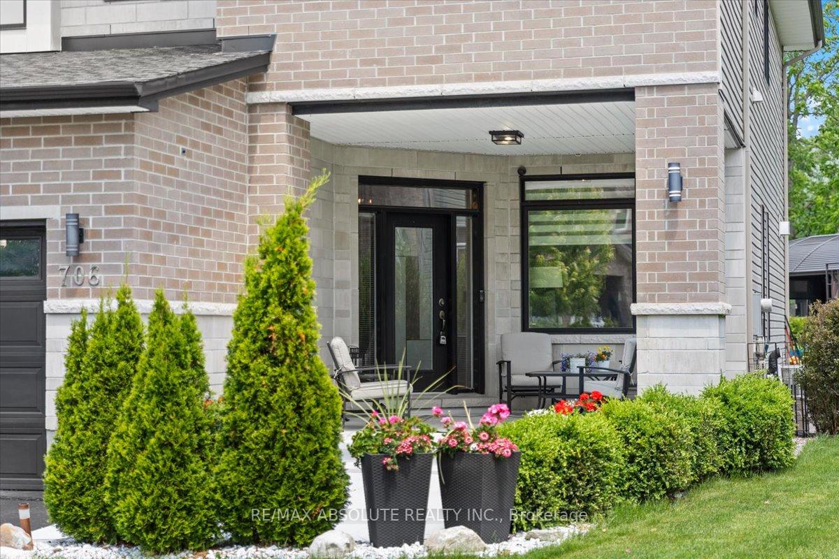 Photo 5 of 706 Bridleglen Crescent, Ottawa, Kanata - Emerald Meadows/Trailwest — HOMEH