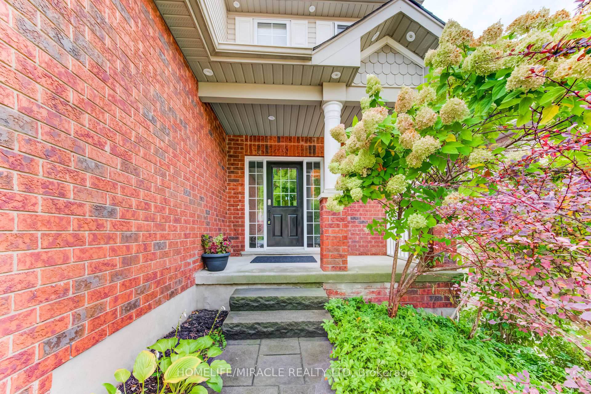 Photo 3 of 124 Winding Wood Crescent, Kitchener, Doon South — HOMEH