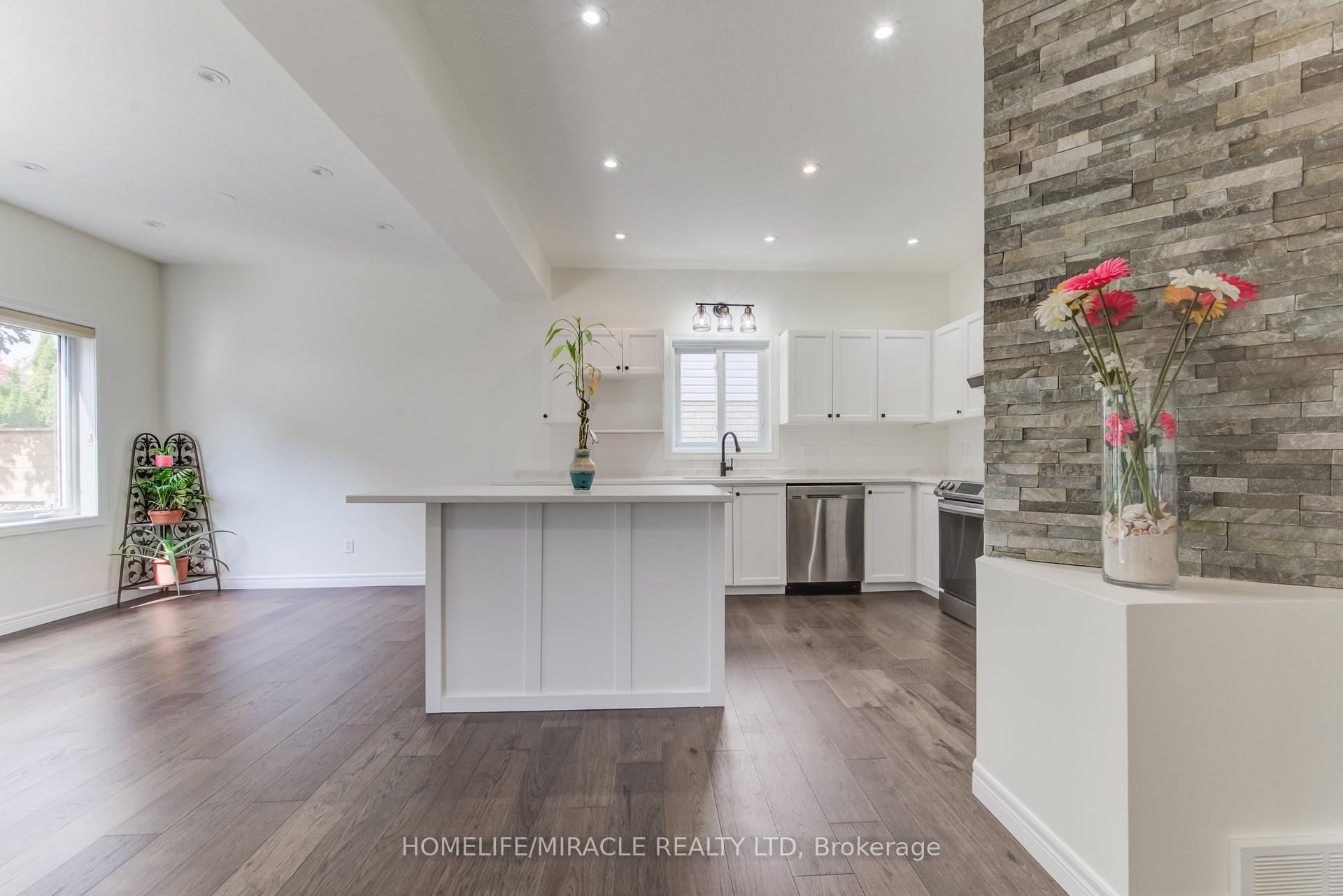 Photo 7 of 124 Winding Wood Crescent, Kitchener, Doon South — HOMEH