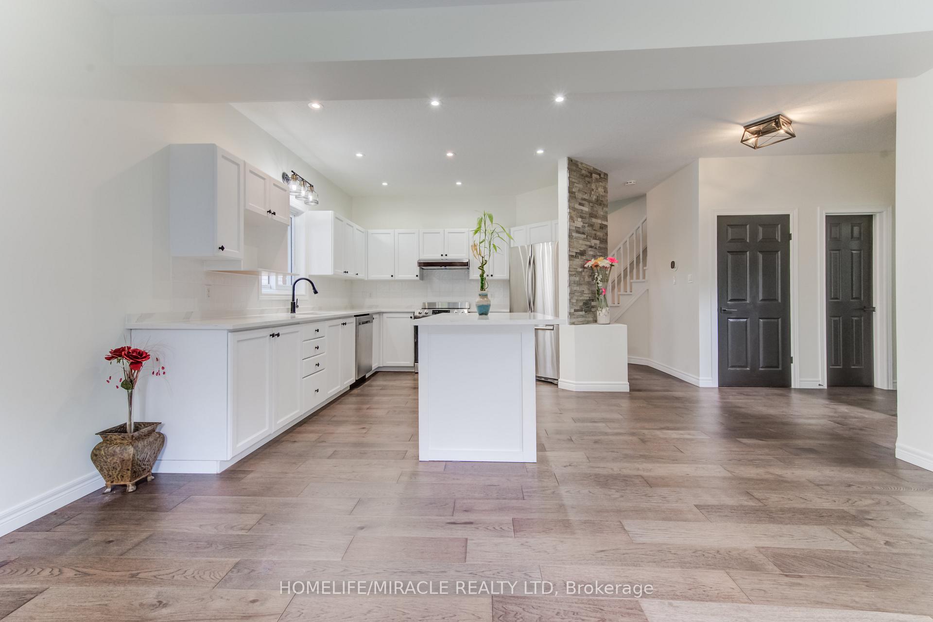 Photo 10 of 124 Winding Wood Crescent, Kitchener, Doon South — HOMEH