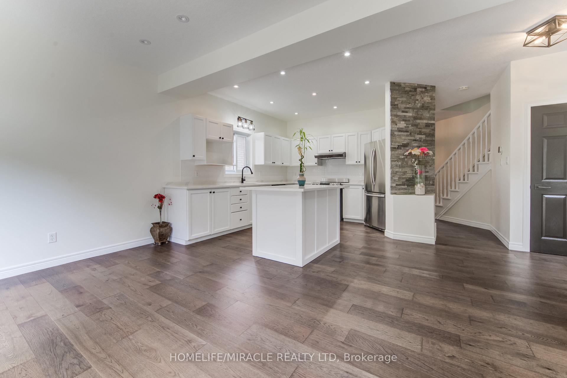 Photo 11 of 124 Winding Wood Crescent, Kitchener, Doon South — HOMEH