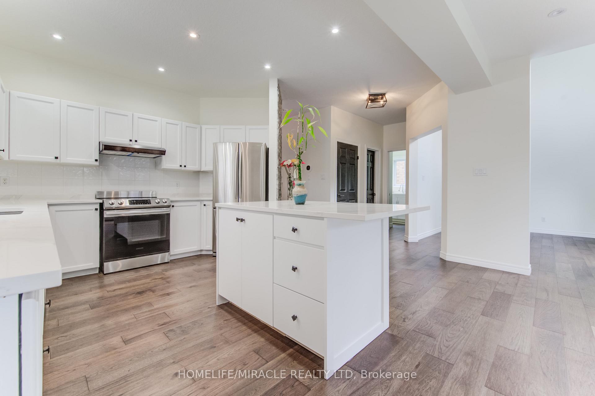 Photo 12 of 124 Winding Wood Crescent, Kitchener, Doon South — HOMEH