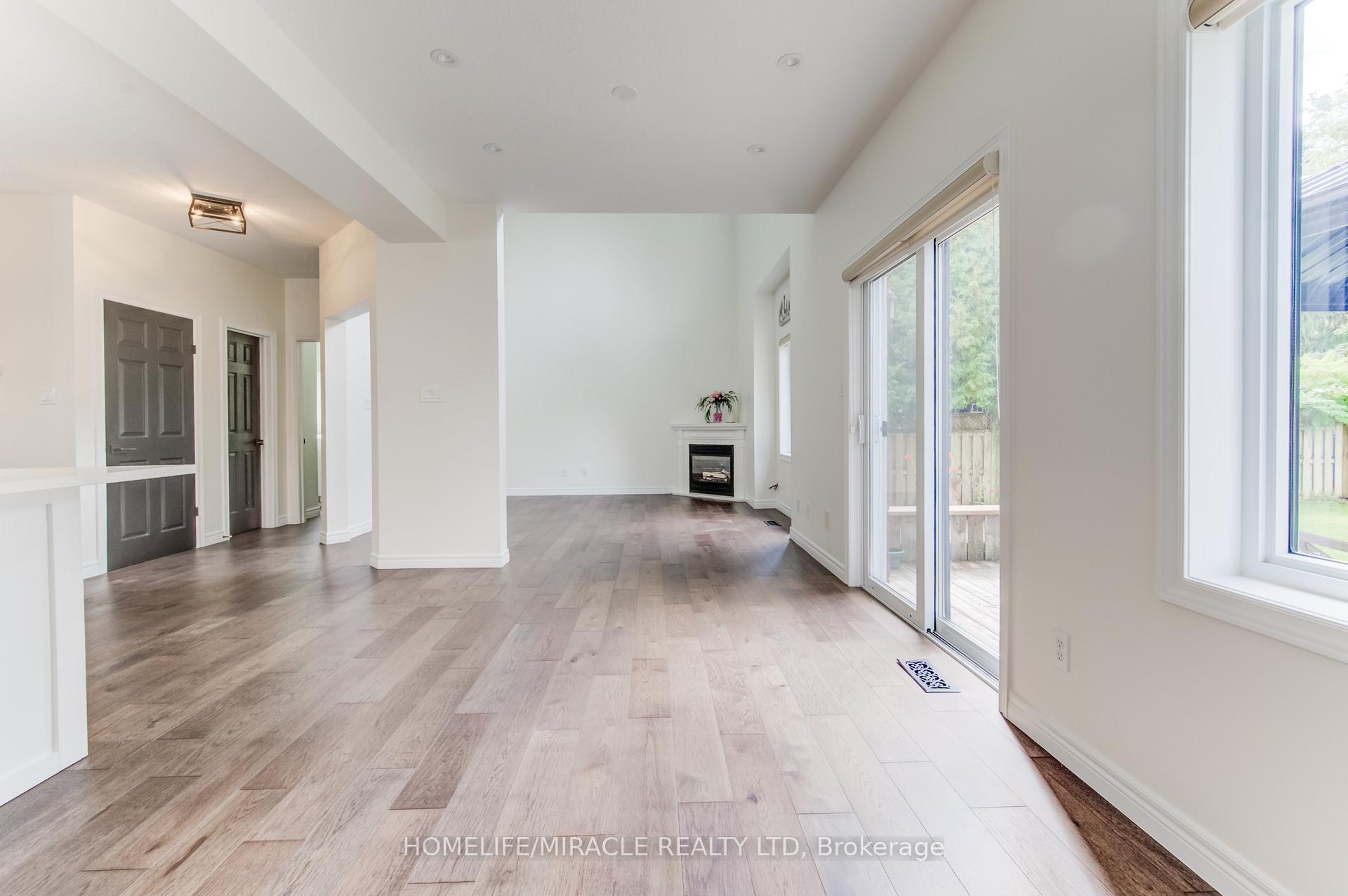 Photo 13 of 124 Winding Wood Crescent, Kitchener, Doon South — HOMEH