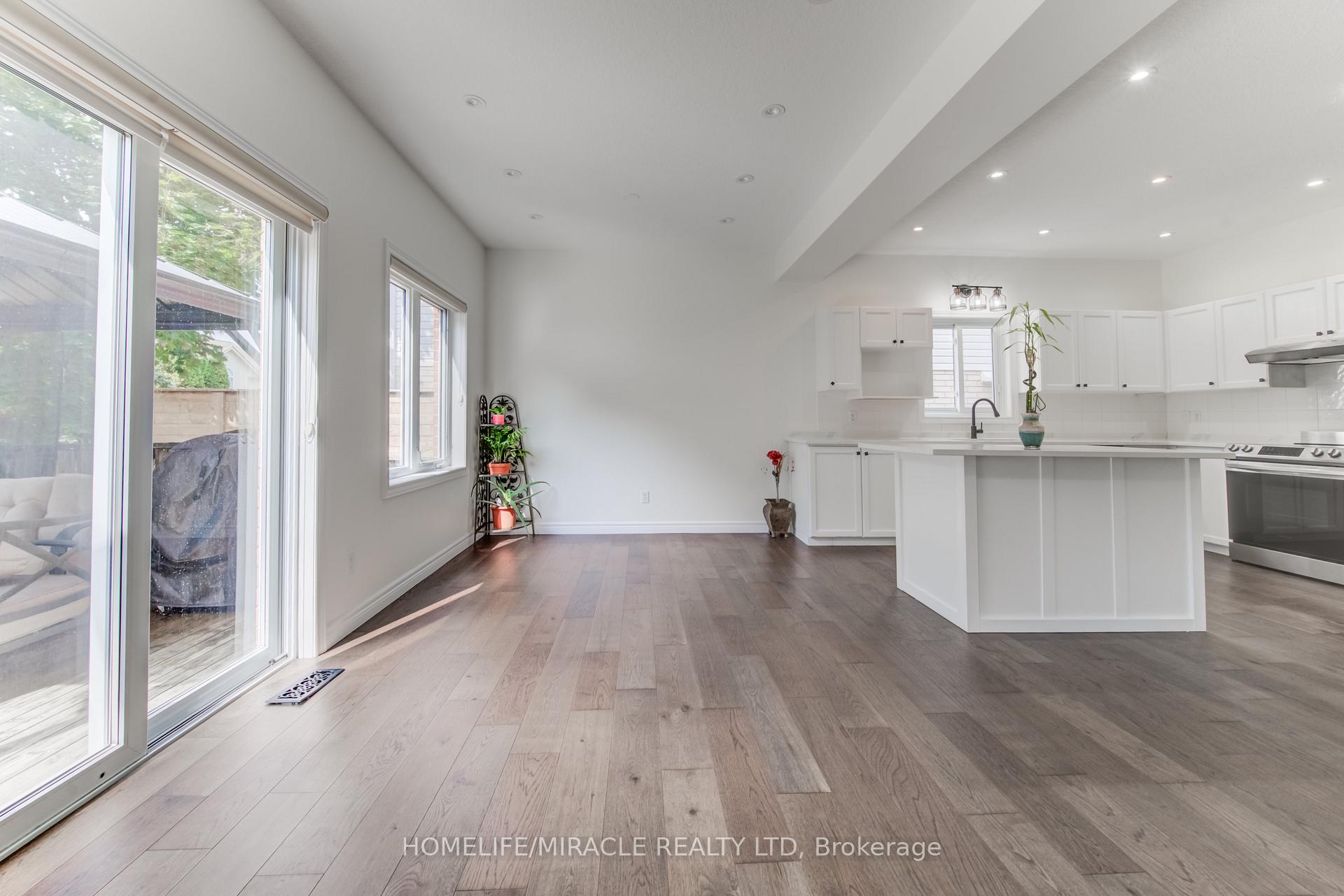 Photo 14 of 124 Winding Wood Crescent, Kitchener, Doon South — HOMEH