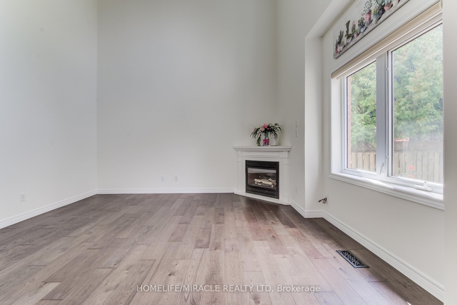 Photo 15 of 124 Winding Wood Crescent, Kitchener, Doon South — HOMEH