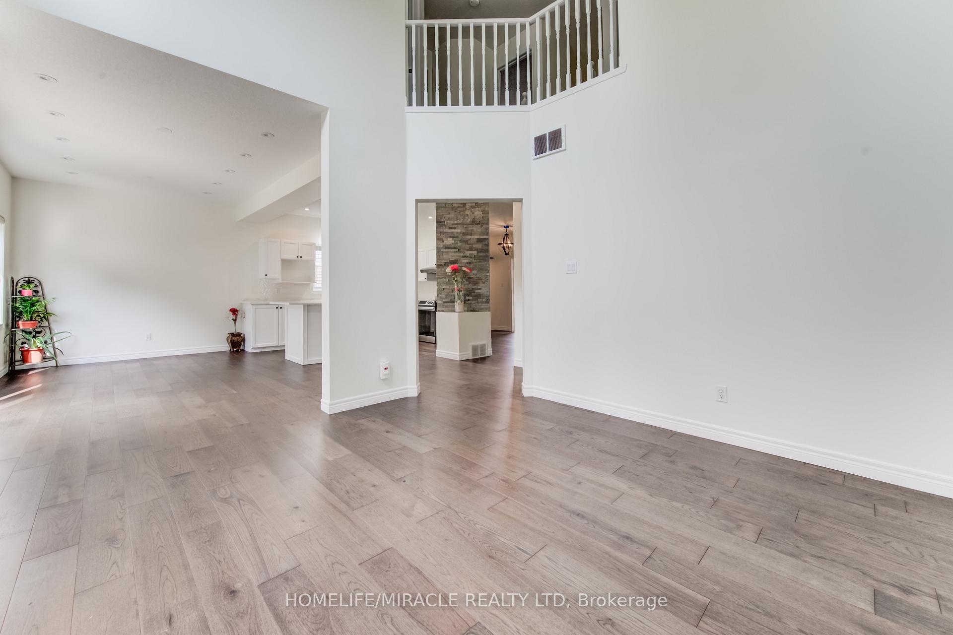Photo 16 of 124 Winding Wood Crescent, Kitchener, Doon South — HOMEH