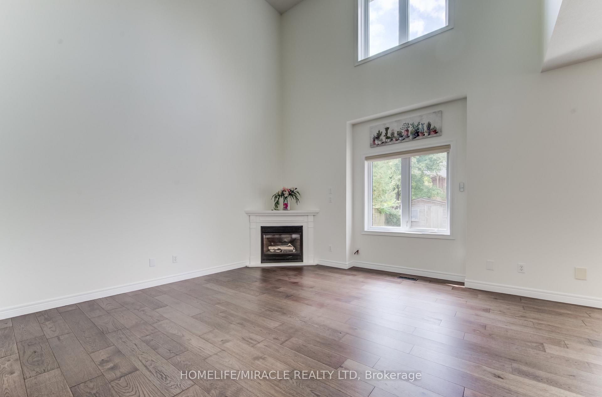 Photo 17 of 124 Winding Wood Crescent, Kitchener, Doon South — HOMEH