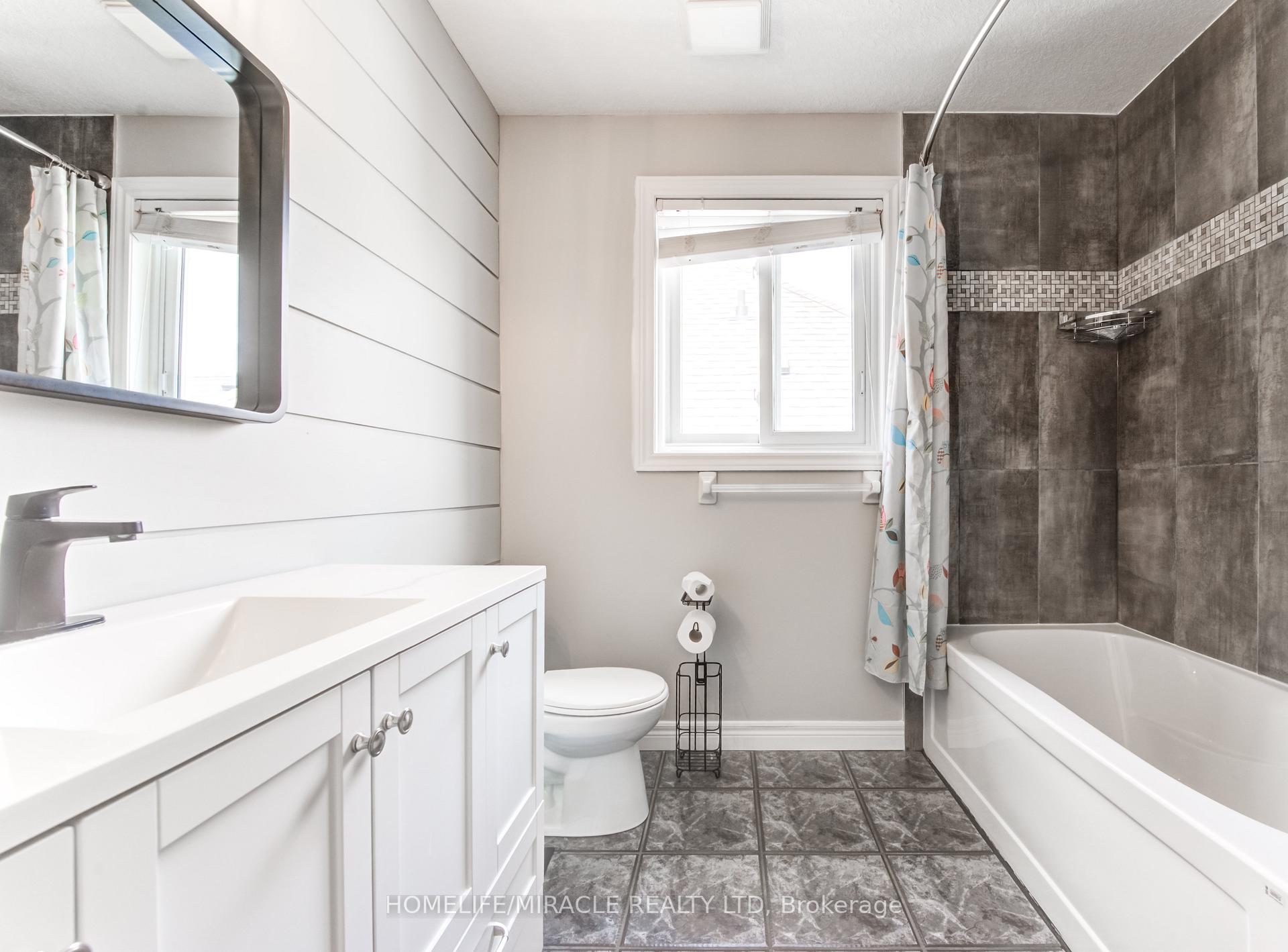 Photo 23 of 124 Winding Wood Crescent, Kitchener, Doon South — HOMEH
