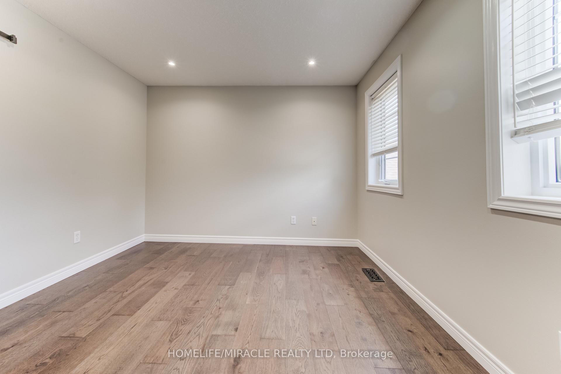 Photo 24 of 124 Winding Wood Crescent, Kitchener, Doon South — HOMEH
