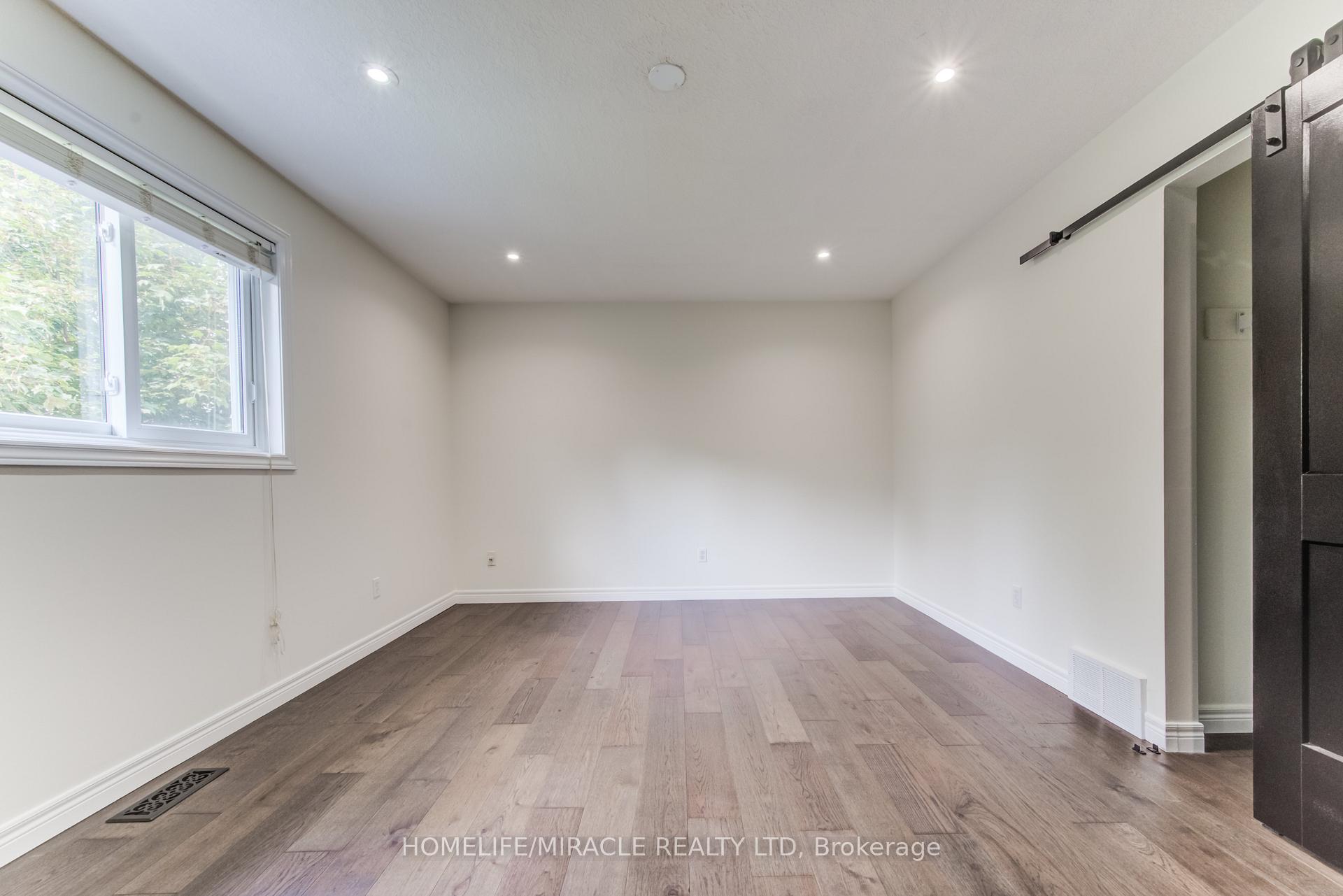 Photo 26 of 124 Winding Wood Crescent, Kitchener, Doon South — HOMEH