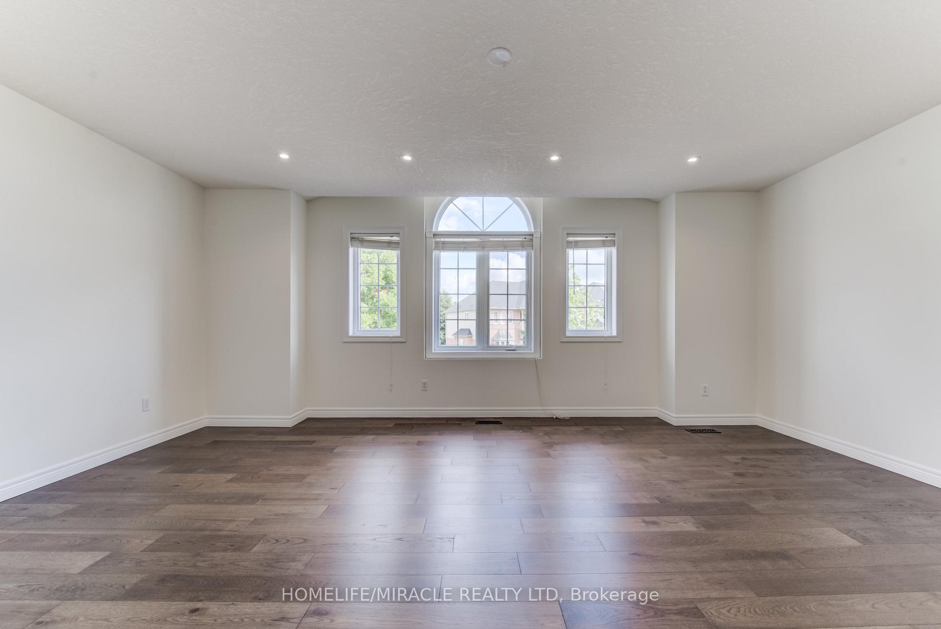 Photo 28 of 124 Winding Wood Crescent, Kitchener, Doon South — HOMEH
