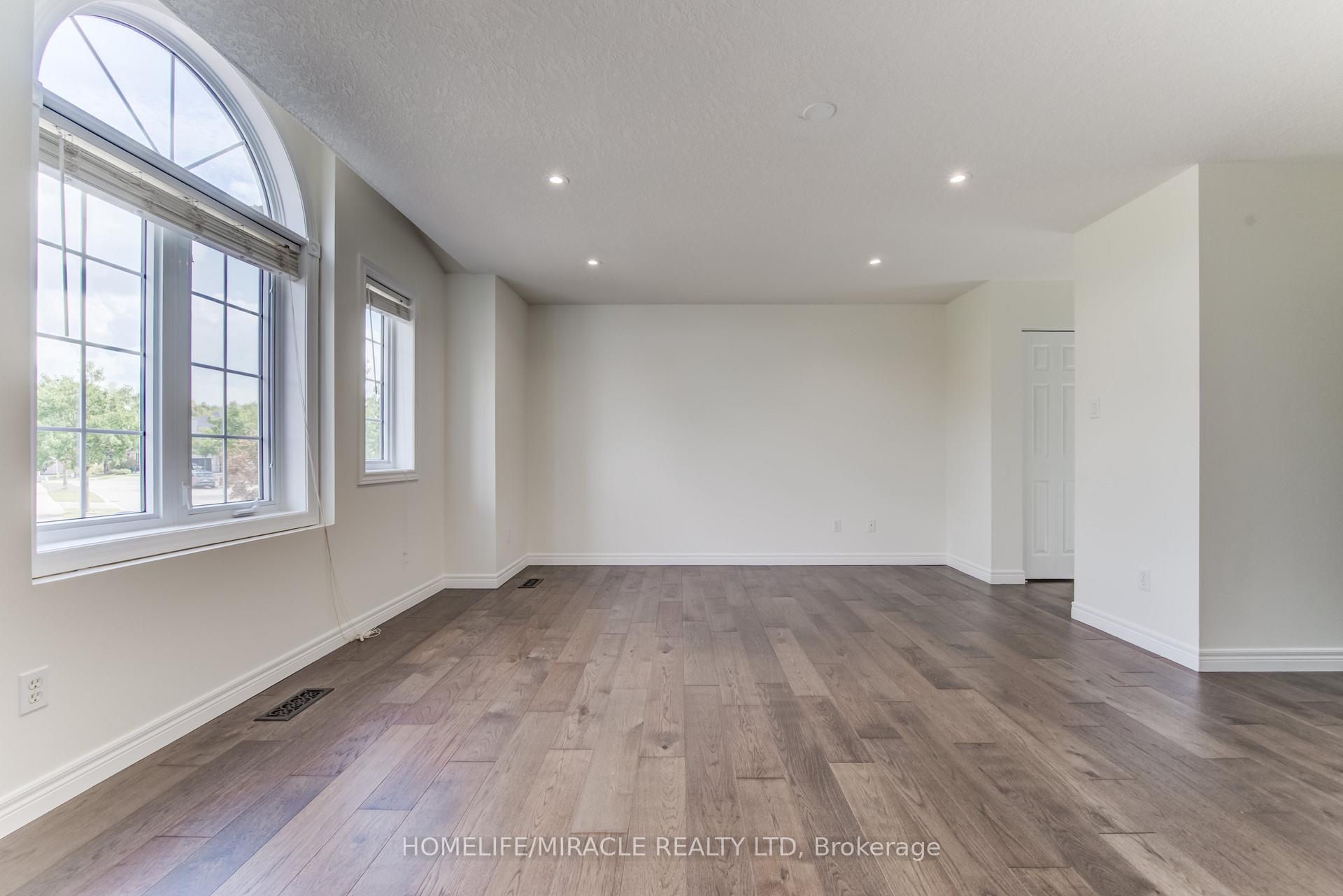 Photo 29 of 124 Winding Wood Crescent, Kitchener, Doon South — HOMEH