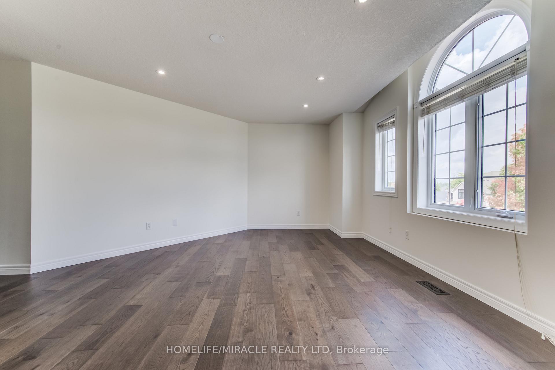 Photo 30 of 124 Winding Wood Crescent, Kitchener, Doon South — HOMEH