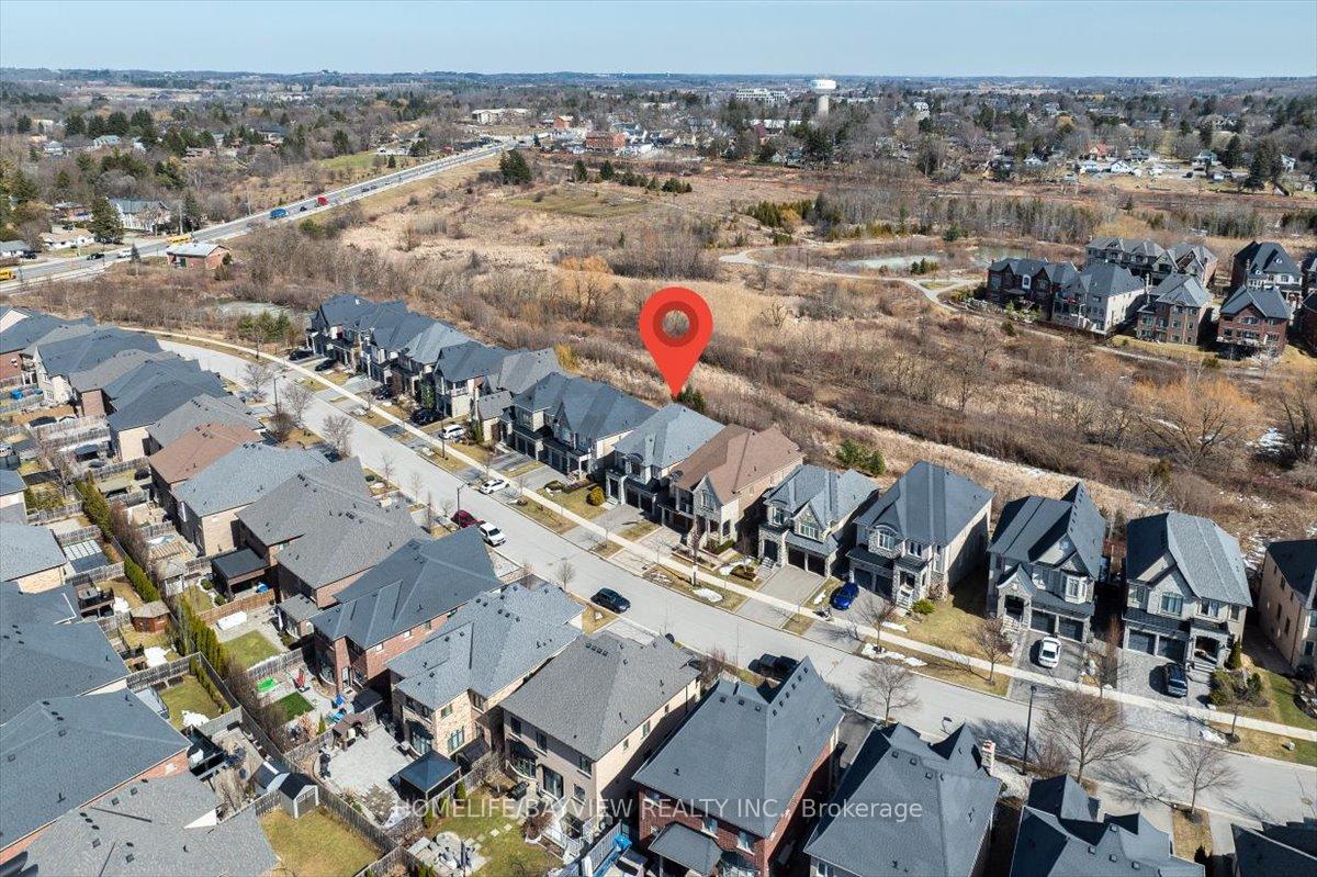 Photo 4 of 102 Robert Berry Crescent, King, King City — HOMEH