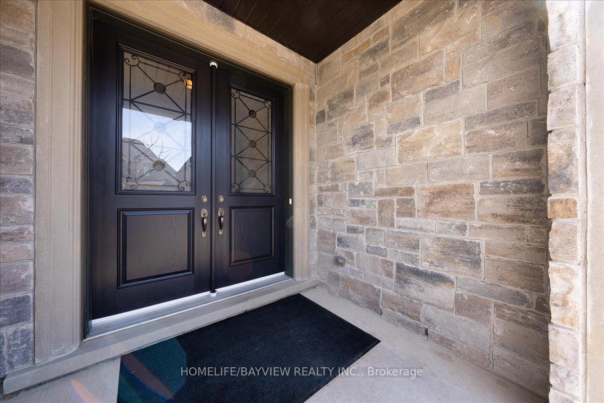 Photo 5 of 102 Robert Berry Crescent, King, King City — HOMEH