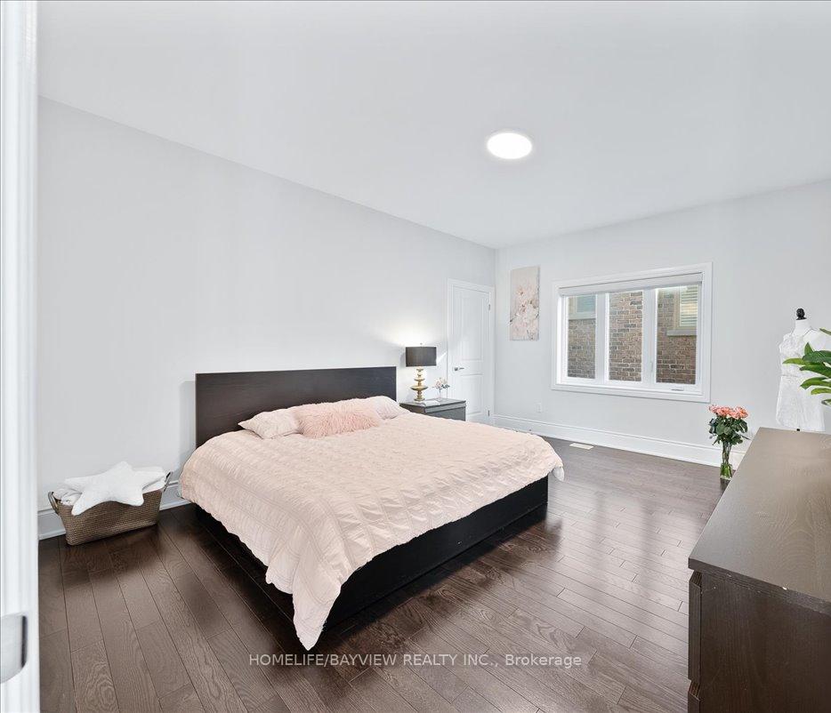 Photo 24 of 102 Robert Berry Crescent, King, King City — HOMEH