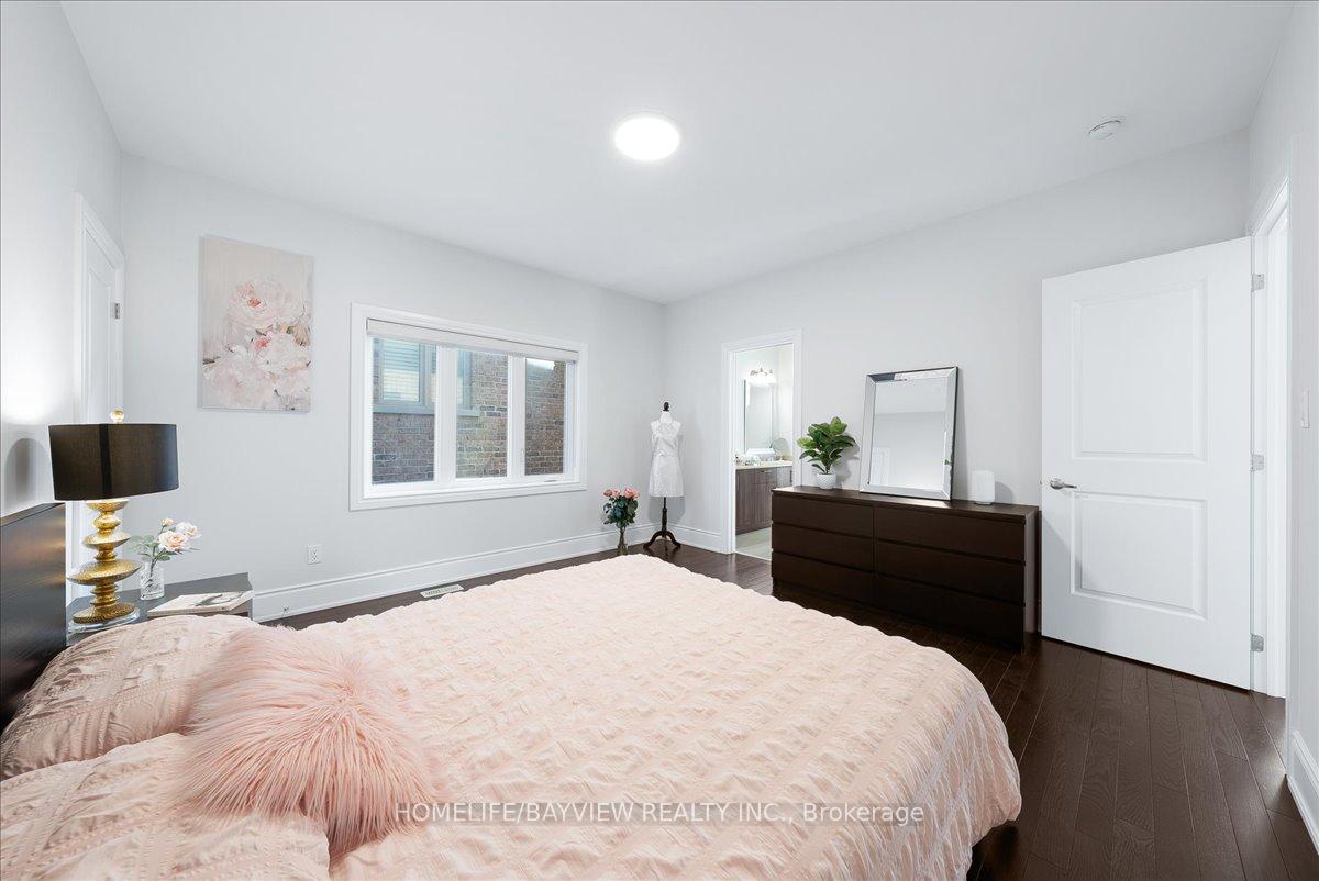 Photo 25 of 102 Robert Berry Crescent, King, King City — HOMEH
