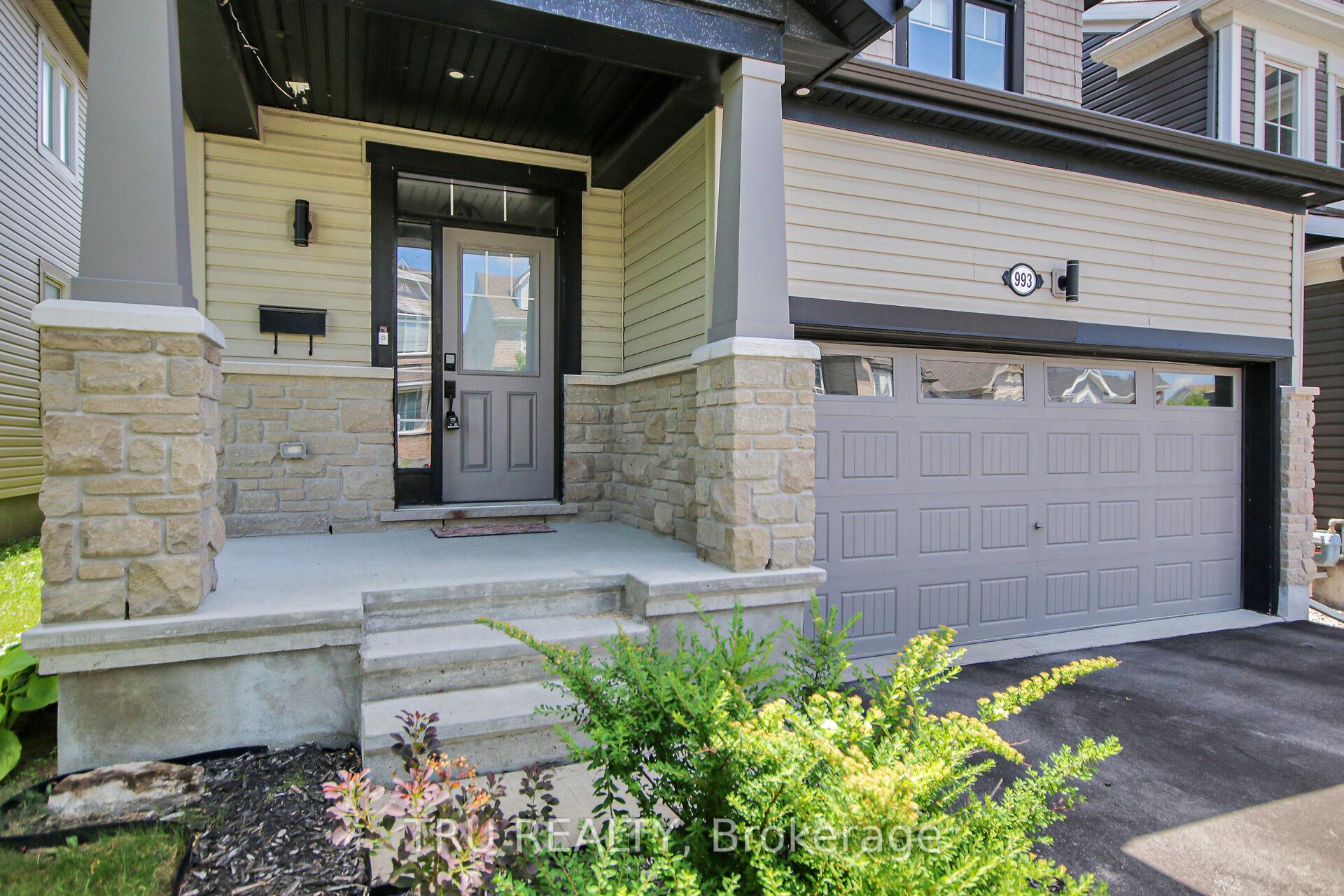 Photo 2 of 993 Shimmerton Circle, Ottawa, Kanata - Emerald Meadows/Trailwest — HOMEH