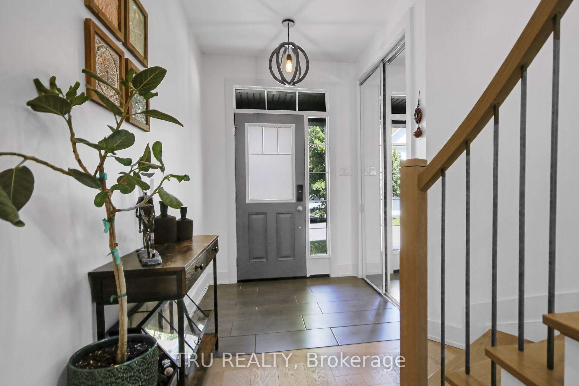 Photo 3 of 993 Shimmerton Circle, Ottawa, Kanata - Emerald Meadows/Trailwest — HOMEH