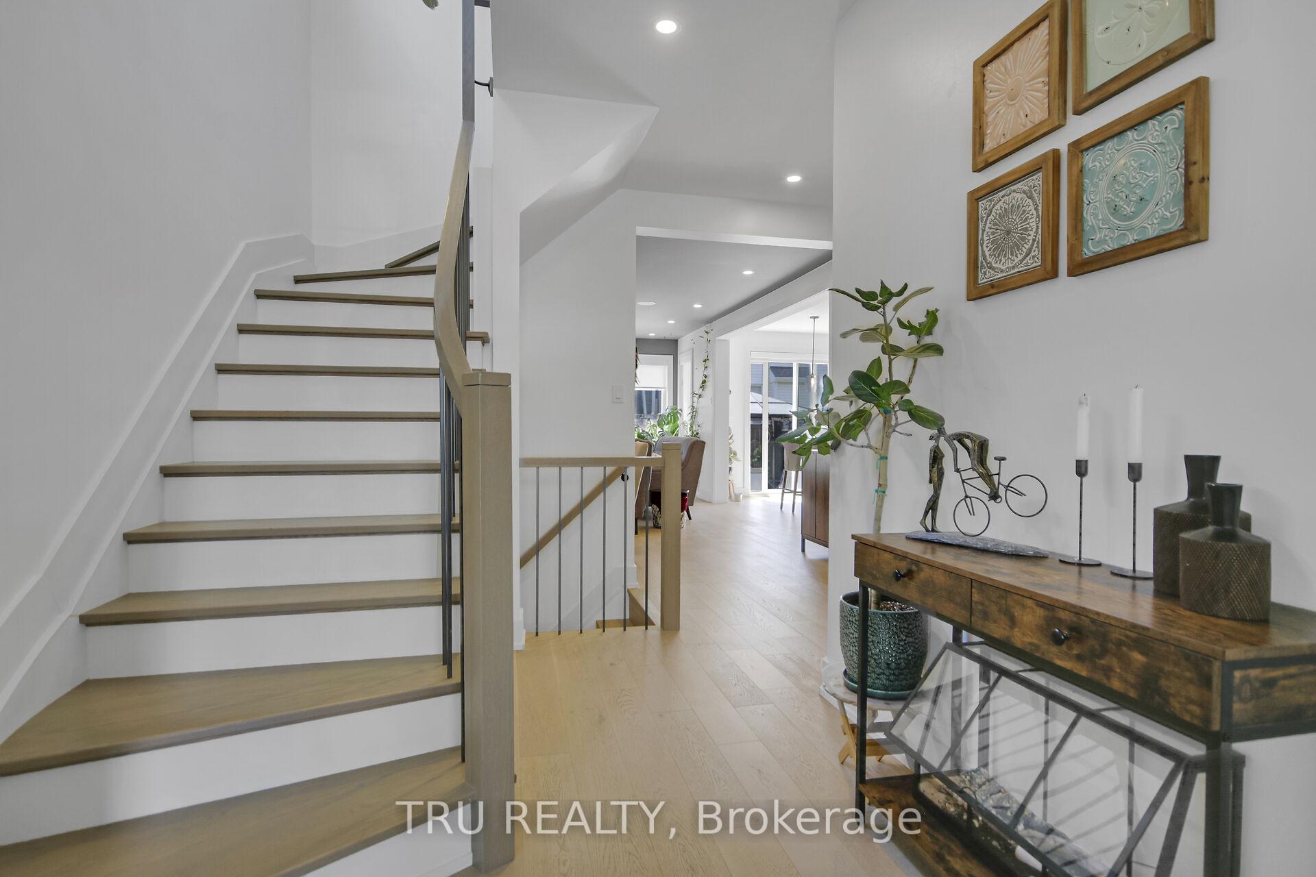 Photo 4 of 993 Shimmerton Circle, Ottawa, Kanata - Emerald Meadows/Trailwest — HOMEH