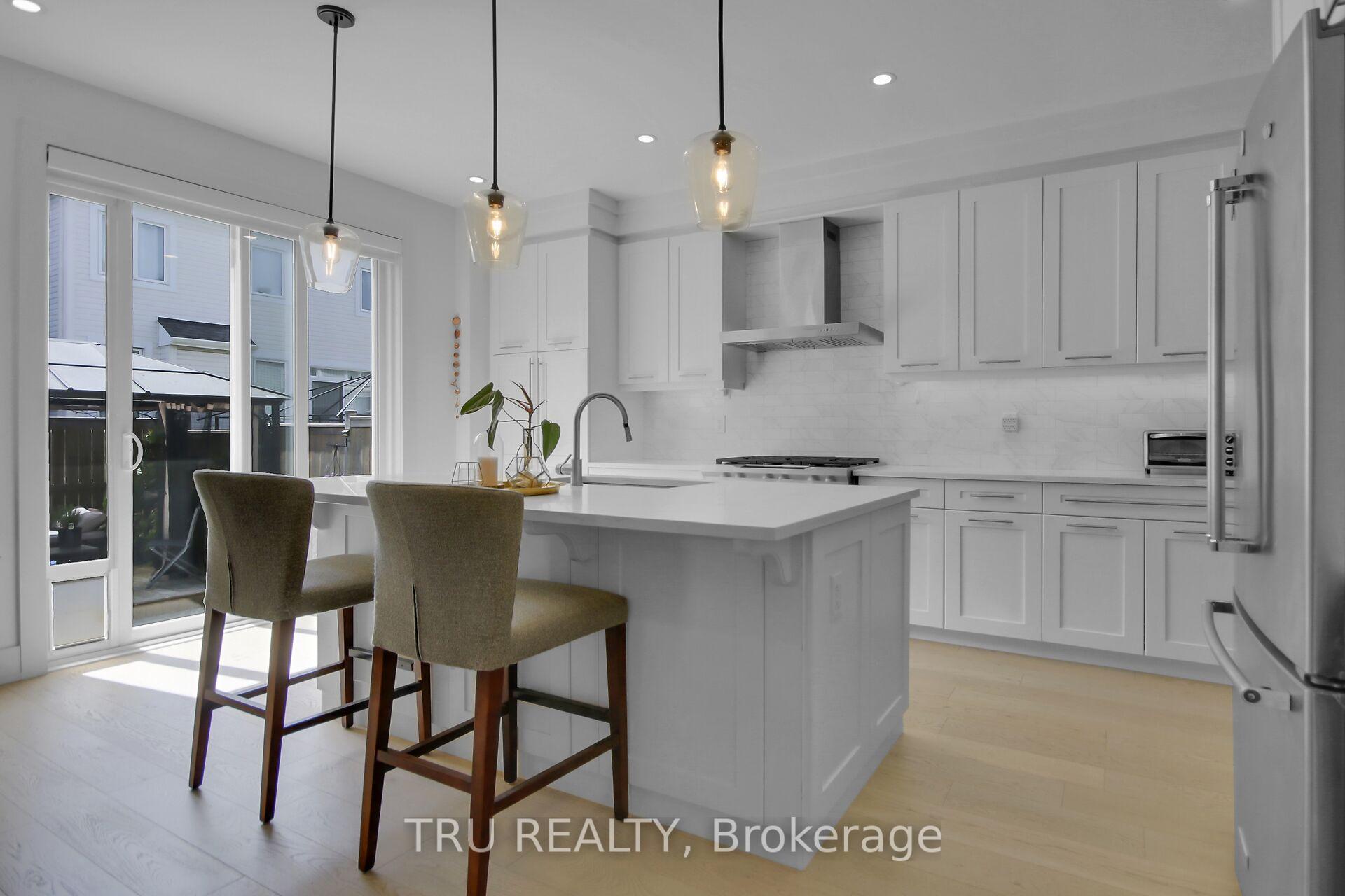 Photo 6 of 993 Shimmerton Circle, Ottawa, Kanata - Emerald Meadows/Trailwest — HOMEH