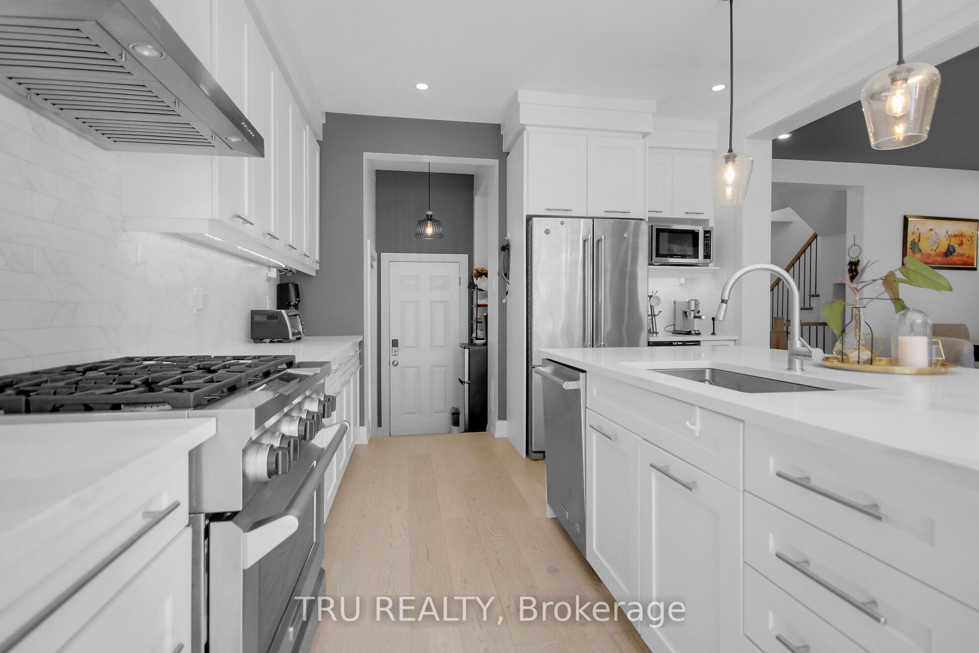 Photo 7 of 993 Shimmerton Circle, Ottawa, Kanata - Emerald Meadows/Trailwest — HOMEH
