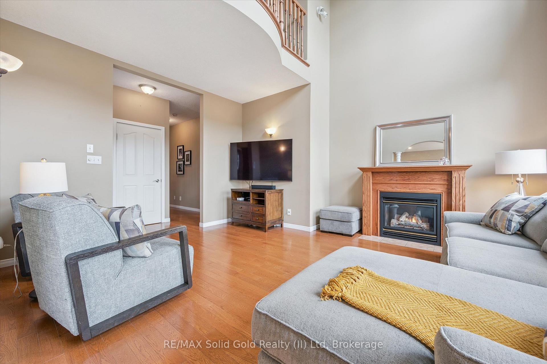 Photo 9 of 232 Laurel Springs Court, Kitchener — HOMEH