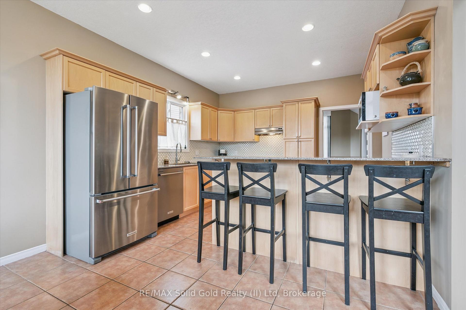 Photo 13 of 232 Laurel Springs Court, Kitchener — HOMEH