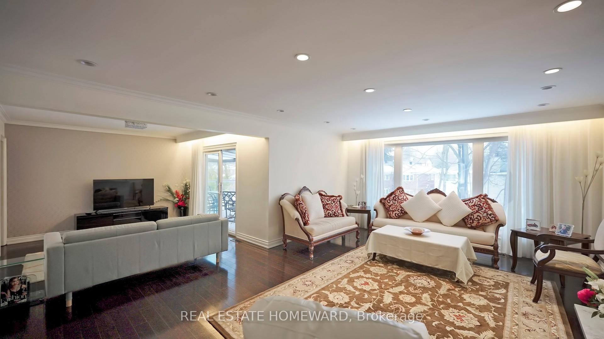 Photo 8 of 34 Delair Crescent, Markham, Grandview — HOMEH