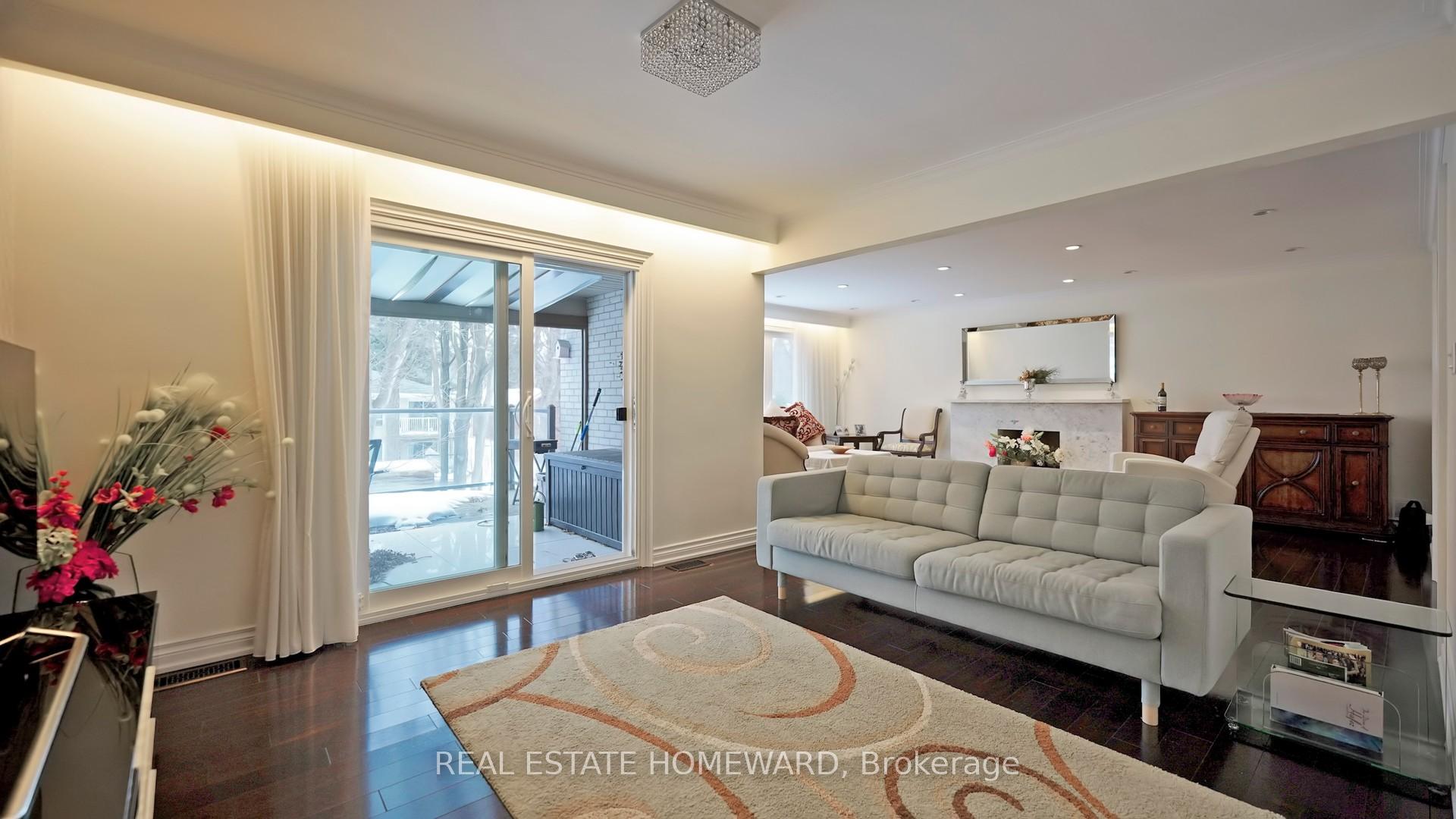 Photo 11 of 34 Delair Crescent, Markham, Grandview — HOMEH