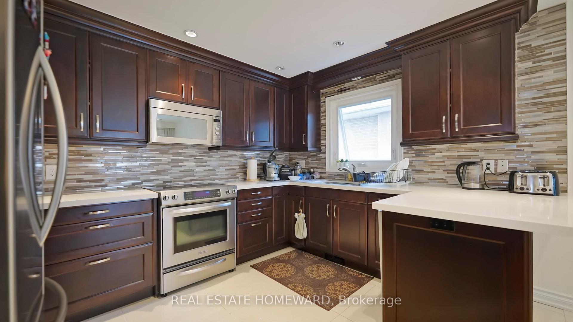 Photo 13 of 34 Delair Crescent, Markham, Grandview — HOMEH