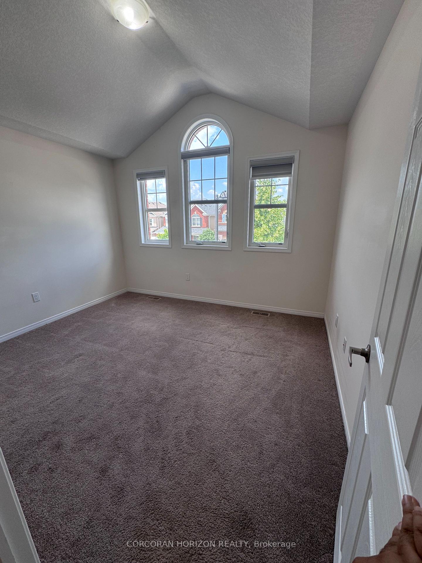 Photo 14 of 289 Apple Hill Crescent, Kitchener — HOMEH