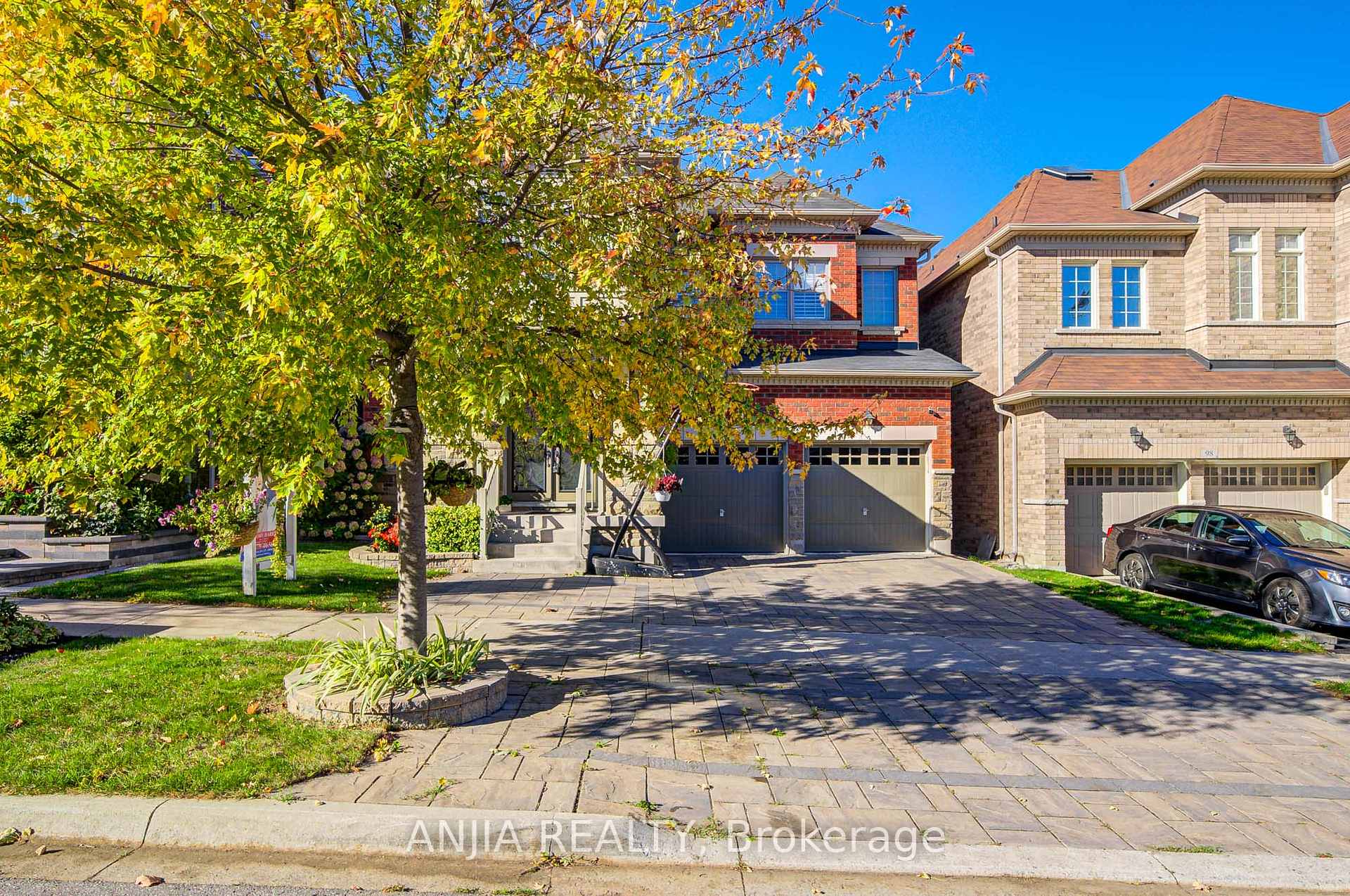 Photo 2 of 96 Brock Avenue, Markham, Berczy — HOMEH